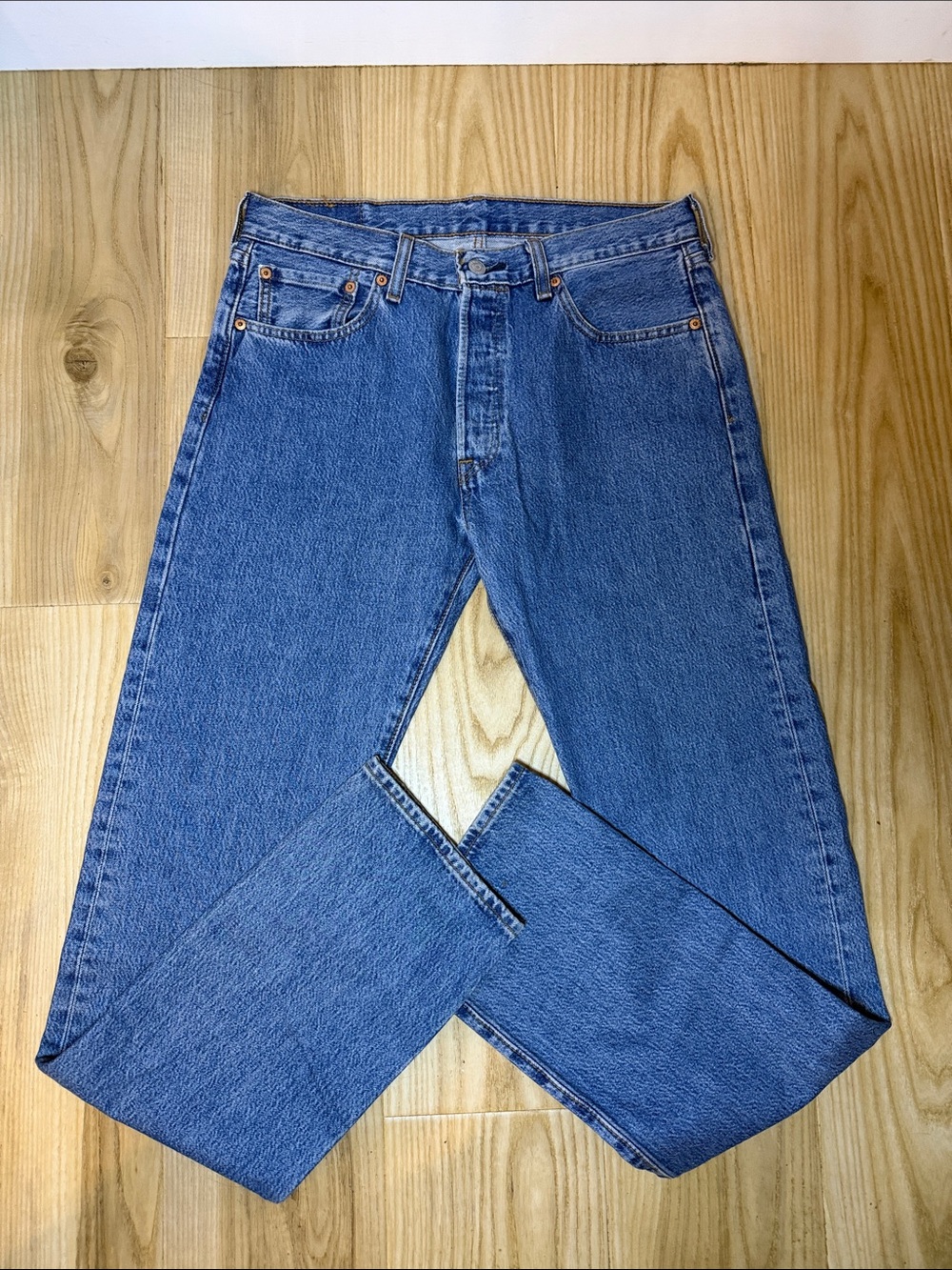 Classic Men's Blue Denim Jeans by Levi’s w32 l36